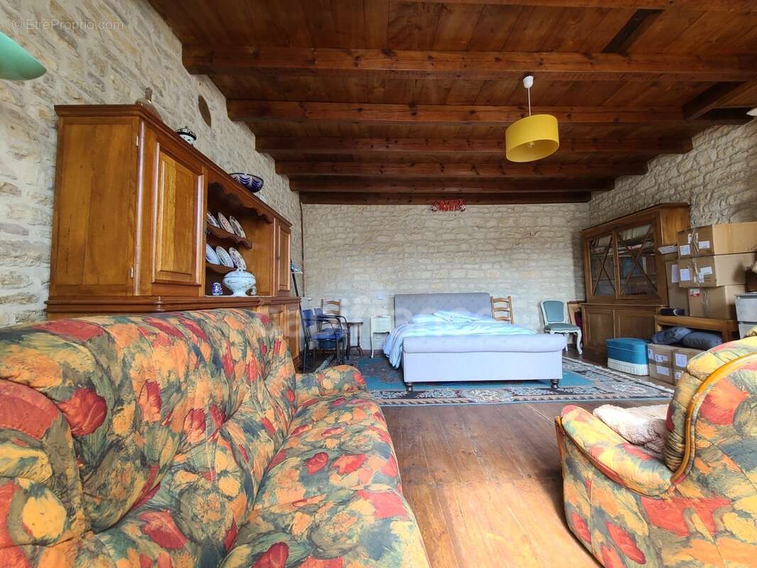 Maison Charentaise 134m² terrain 2612m² et Dépendances - photo 3
