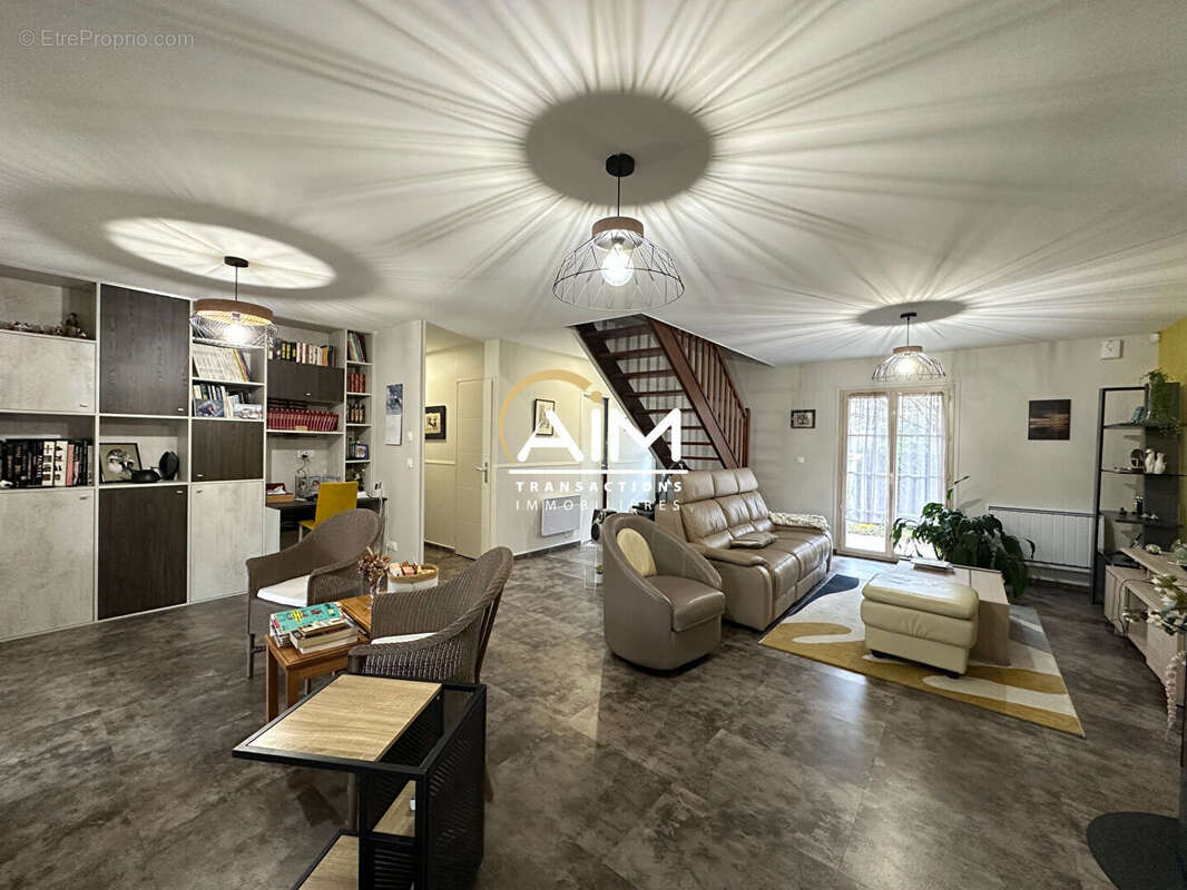 Maison à PARCAY-MESLAY