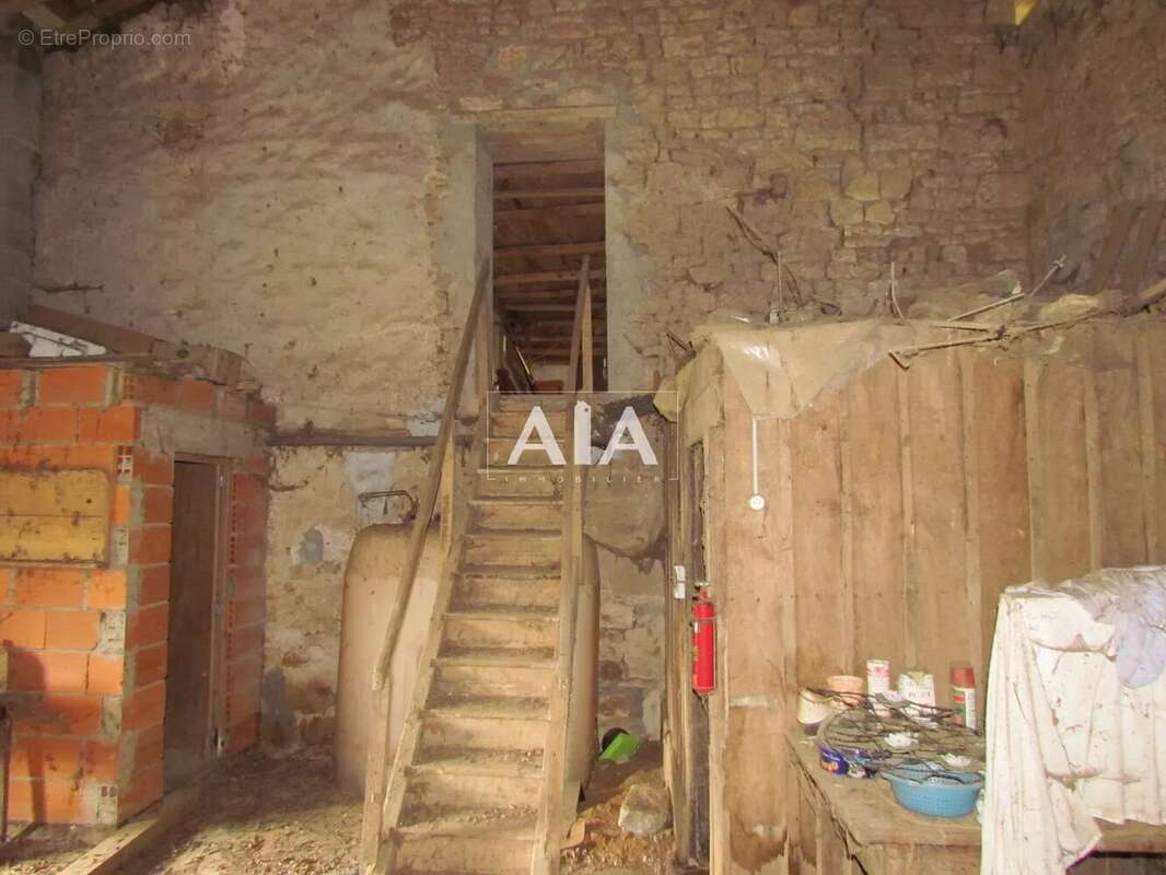 Maison à NANTEUIL-EN-VALLEE