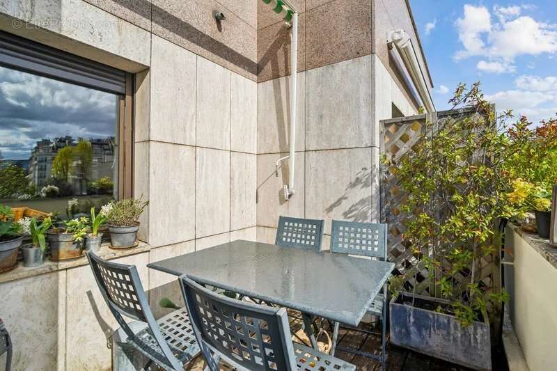 Appartement à NEUILLY-SUR-SEINE