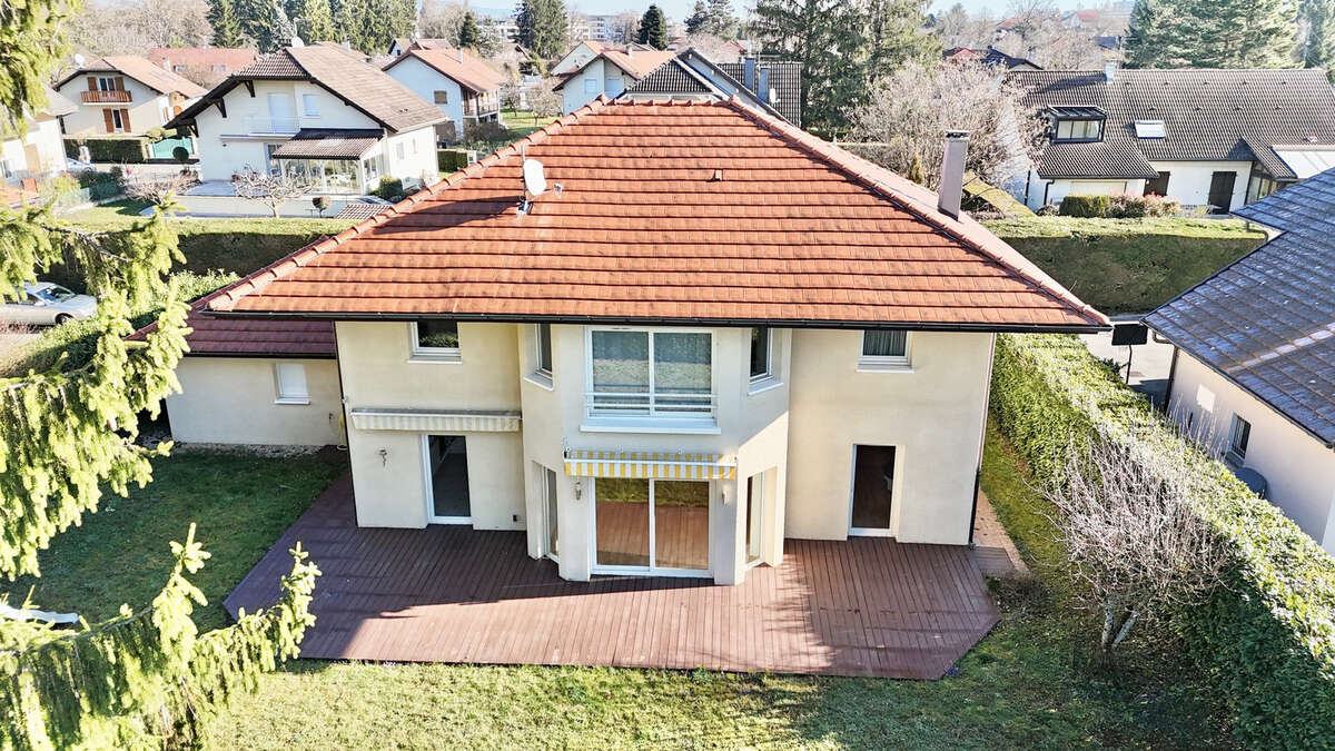 Maison à SAINT-GENIS-POUILLY