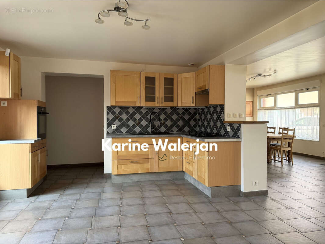 Maison à COURRIERES