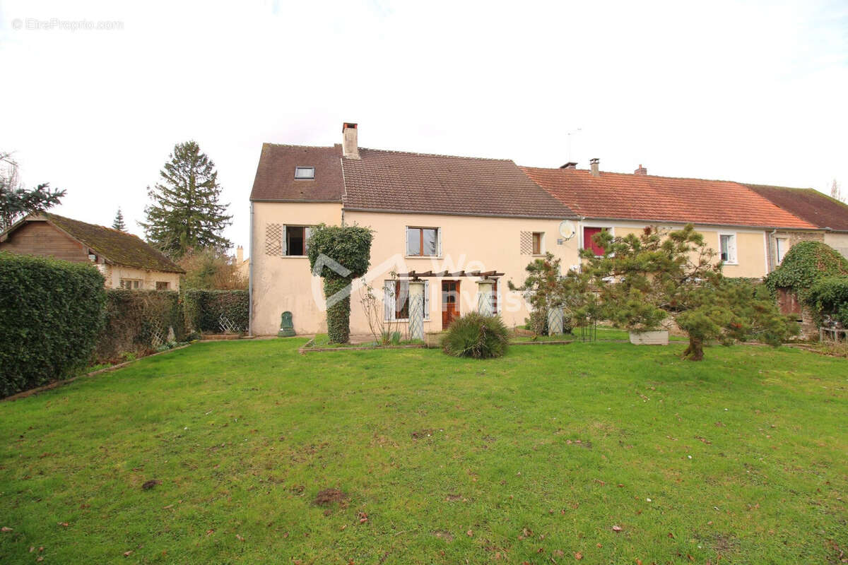 Maison à SAINT-DENIS-LES-REBAIS