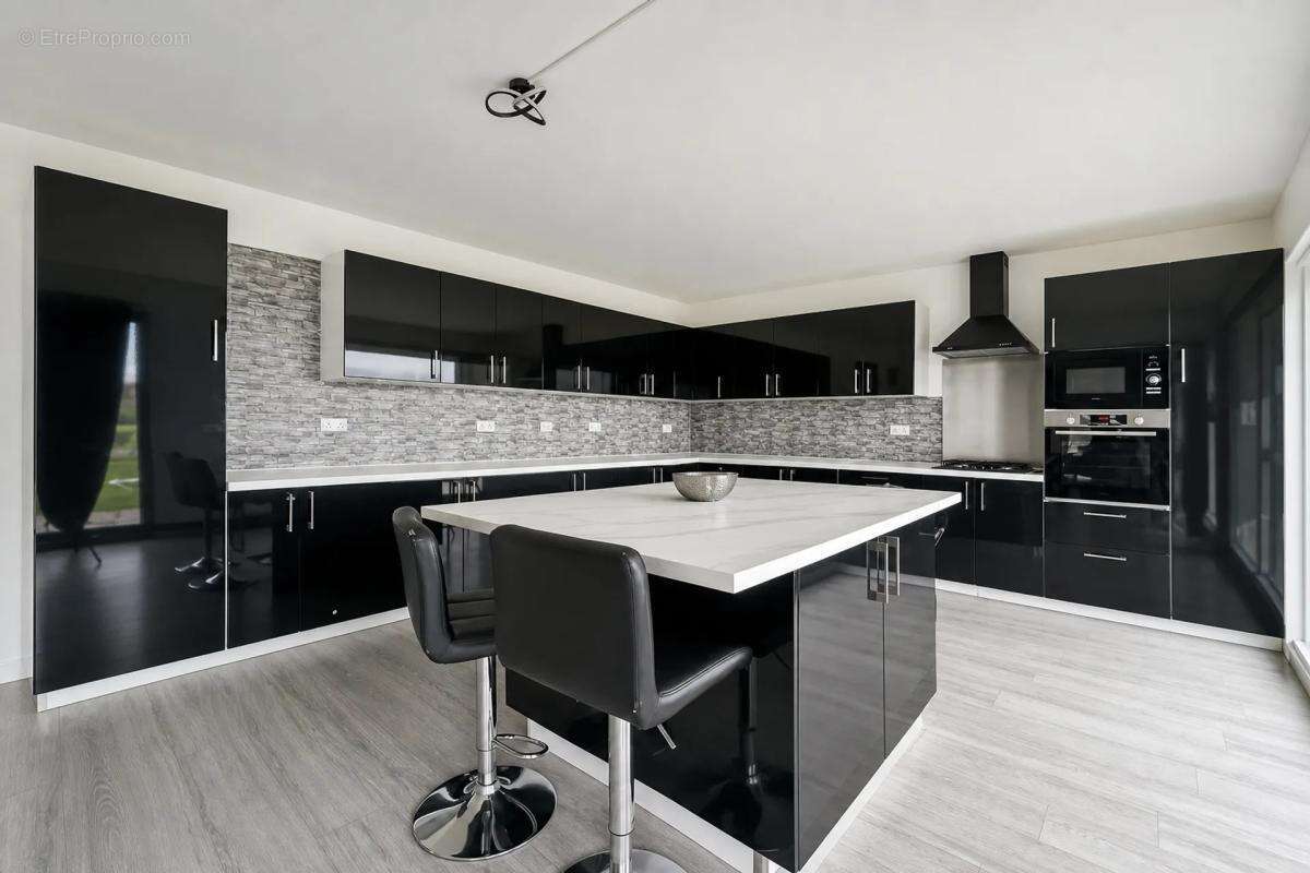 Loft spacieux de 260 m² à Plouguenast-Langast - photo 6