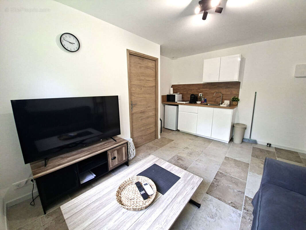 Maison  de caractère en pierre  200m²  sur parcelle 15725m²  CRUAS 07350 - photo 9