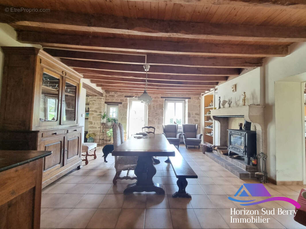 Salle à manger - Maison à VICQ-EXEMPLET