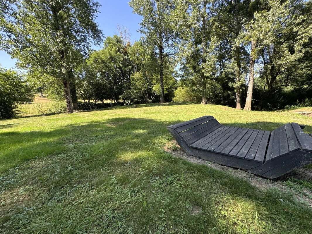 Propriété de caractère, indépendante, avec de vastes jardins privés et un bois - photo 19
