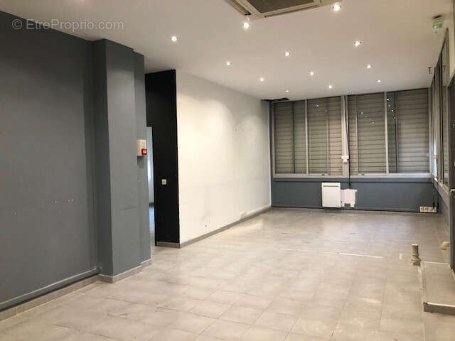 Commerce à MARSEILLE-8E