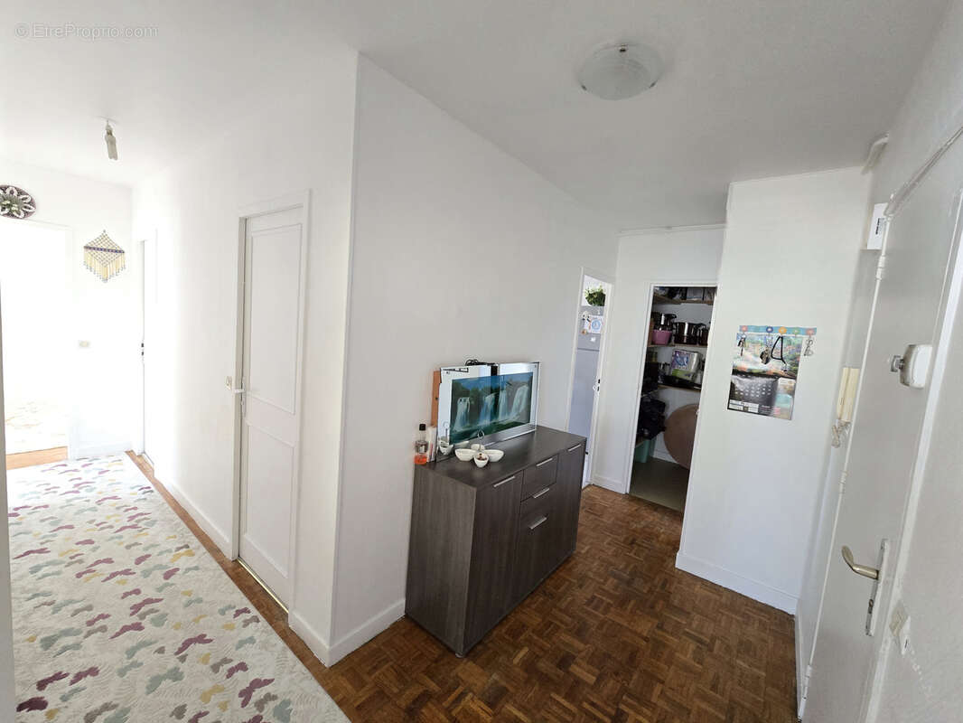 Appartement à PIERRE-BENITE