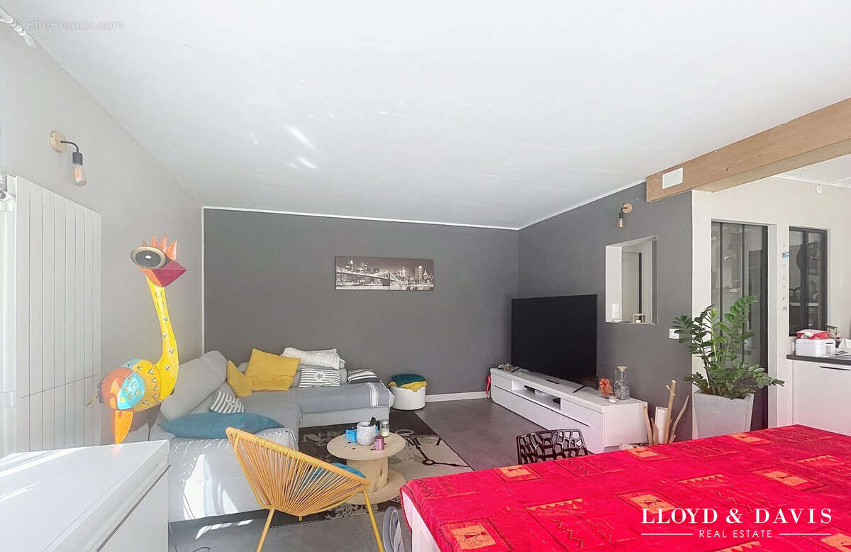 Maison à CHENAC-SAINT-SEURIN-D'UZET