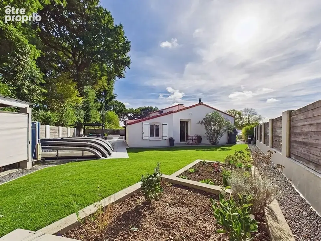 OUDAIRIES - Maison 5 ch - 160 m² - Piscine, terrain clos au calme - photo 8