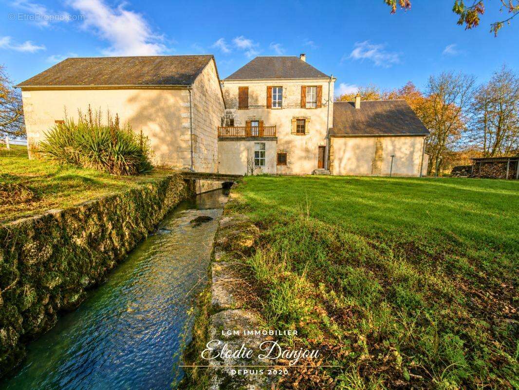 Ancien moulin à eau de caractère avec seconde maison, dépendances et plus de 2 hectares – proche Vendôme et gare TGV - photo 2