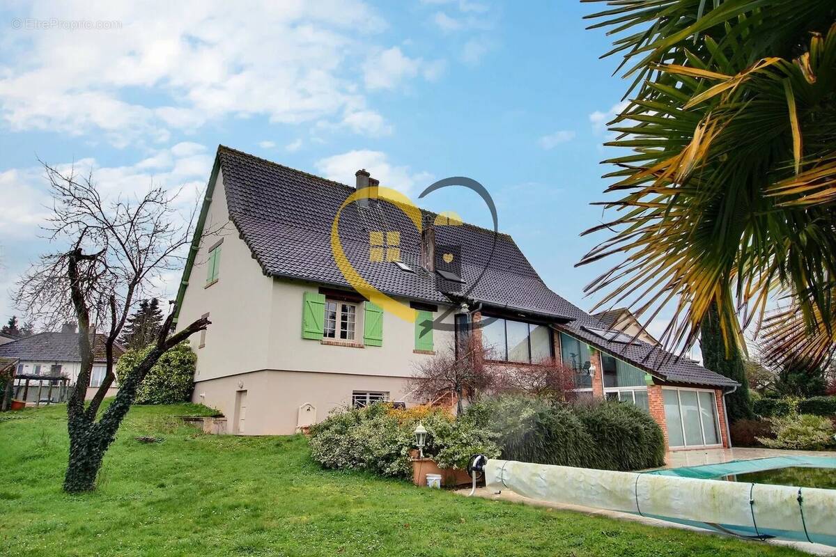 Maison à PLAIMPIED-GIVAUDINS