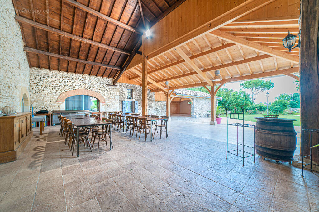 En lot et Garonne, a quelques minutes d'un village médiéval classé parmi les "Plus beaux villages de France", belle propriété re - photo 6