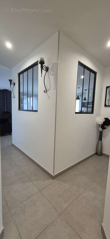 Maison à LA CHAPELLE-DE-LA-TOUR