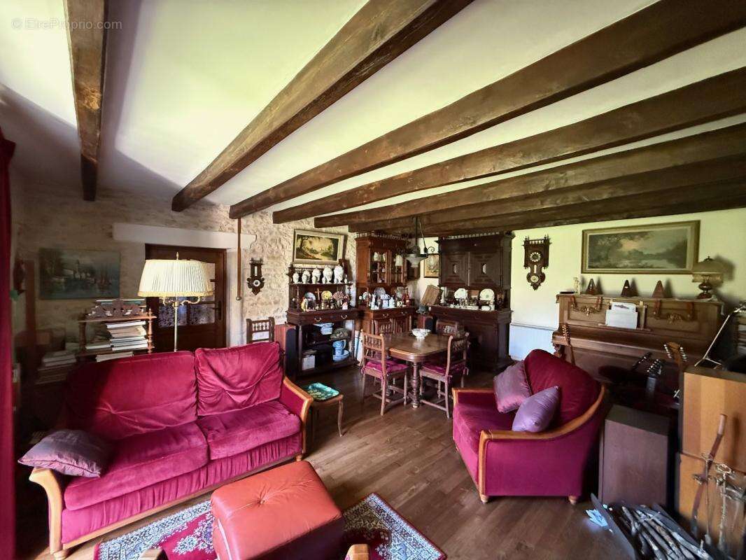 Maison à CLUSSAIS-LA-POMMERAIE