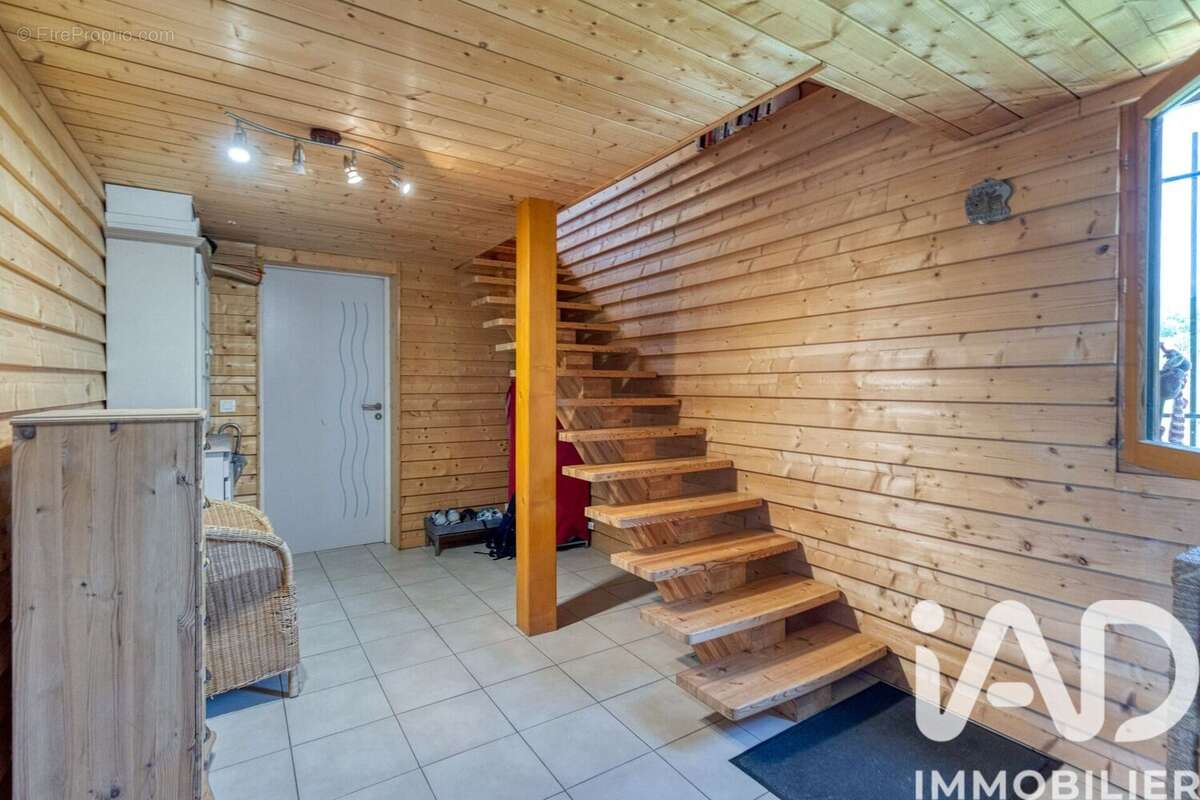 Maison 146 m² à Villard-Sallet  - photo 2