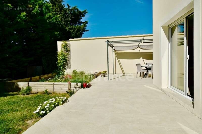 Maison à FONTVIEILLE