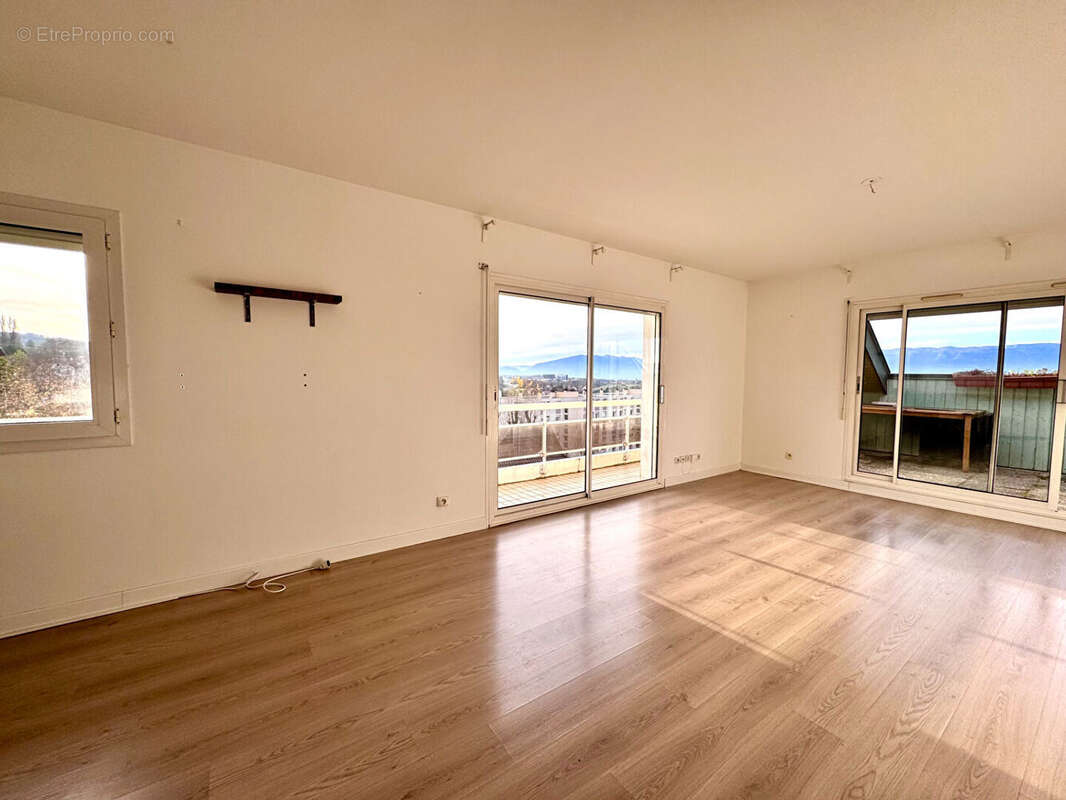 Appartement à COLLONGES-SOUS-SALEVE