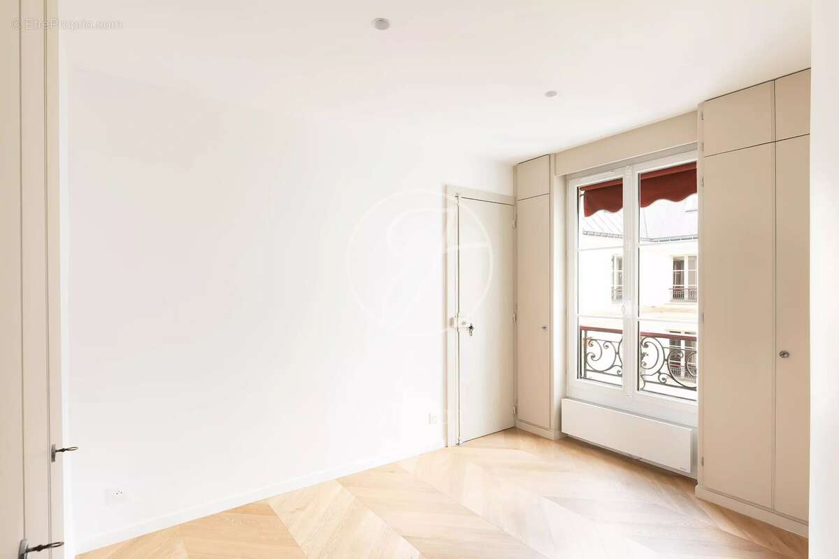 Appartement à PARIS-8E