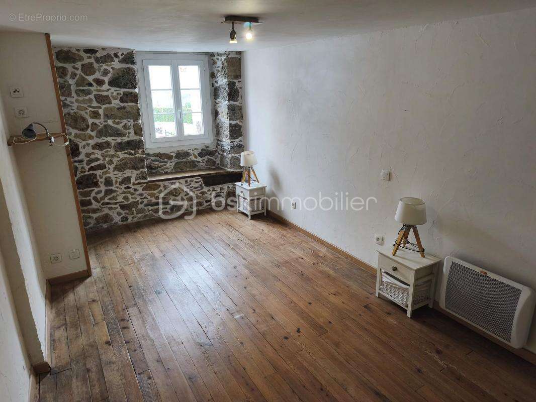 Maison à AINHICE-MONGELOS