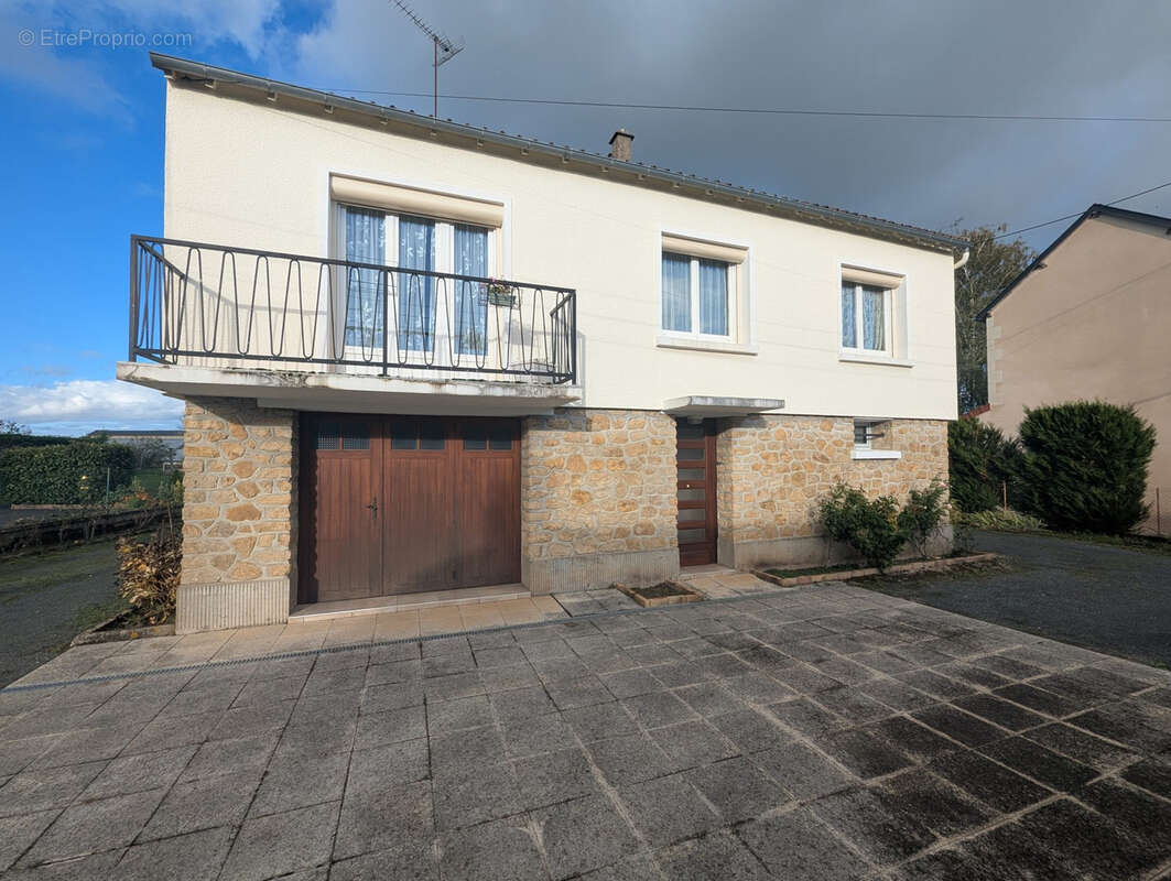 Maison à MONTGIVRAY