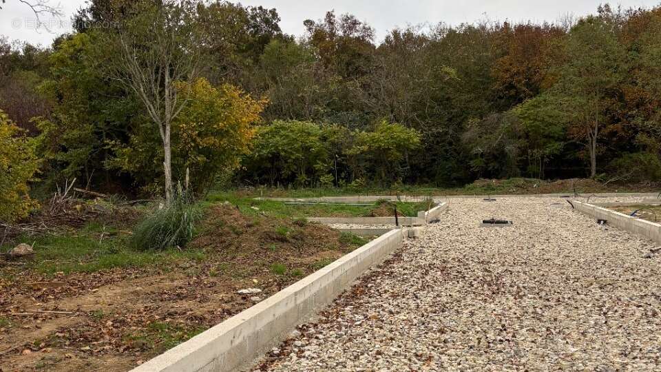 Terrain à BOISSISE-LA-BERTRAND