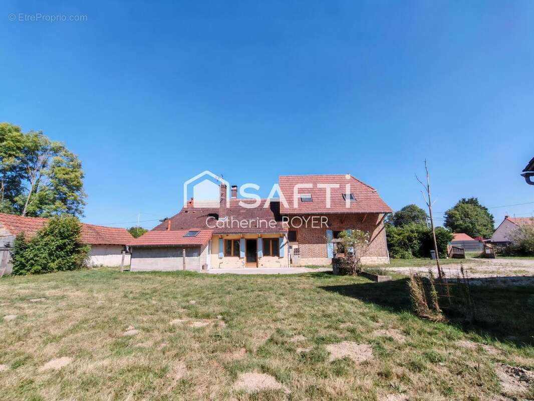 Maison 140 m² à La Chapelle-Saint-Sauveur  - photo 2
