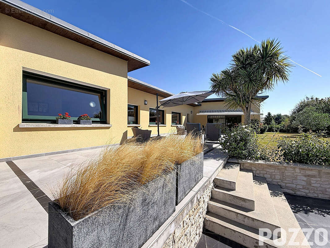 Élégance contemporaine aux portes de Granville , Villa d'exception avec piscine, prestations haut de gamme et performance énergé - photo 15
