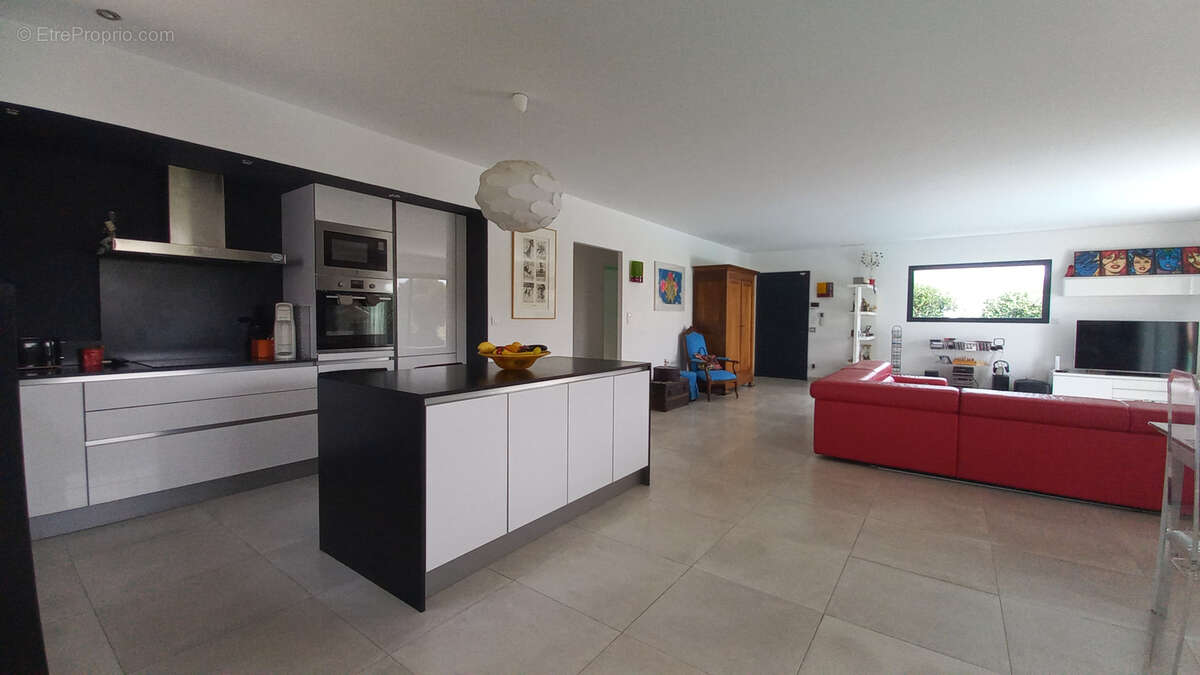 Maison à NISSAN-LEZ-ENSERUNE