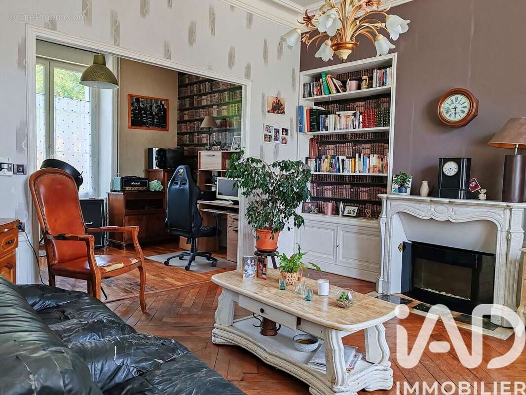 Maison 152 m² à Cernusson  - photo 3