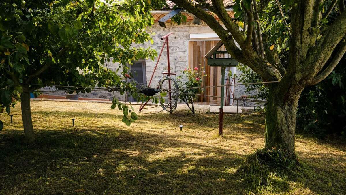 Maison de 5 pièces de 145 m² à Saint-Laurent-de-Cerdans - photo 17