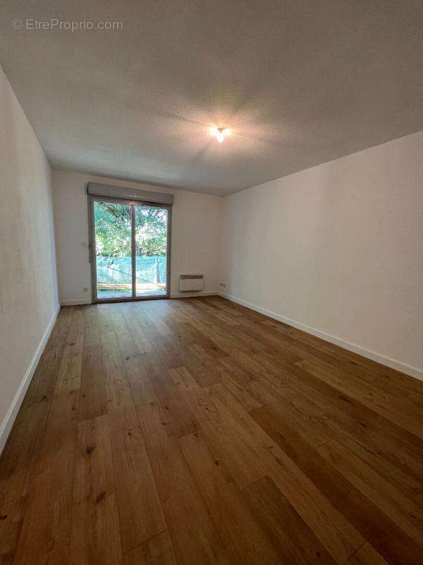 Appartement proche centre village  T2  de 45 m² avec jardinet et cellier - photo 3