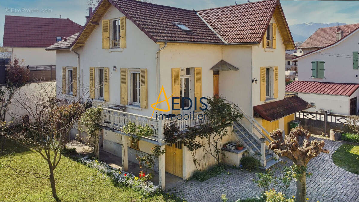 Maison à SAINT-MARTIN-D'HERES