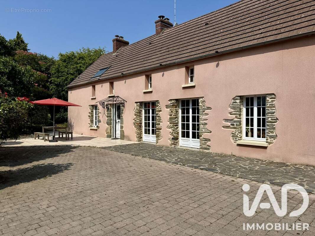 Maison 136 m² à Saint-Georges-D'elle  - photo 2