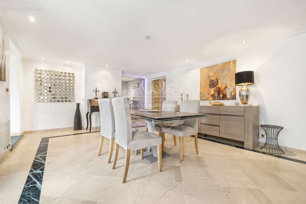 Appartement à PARIS-8E