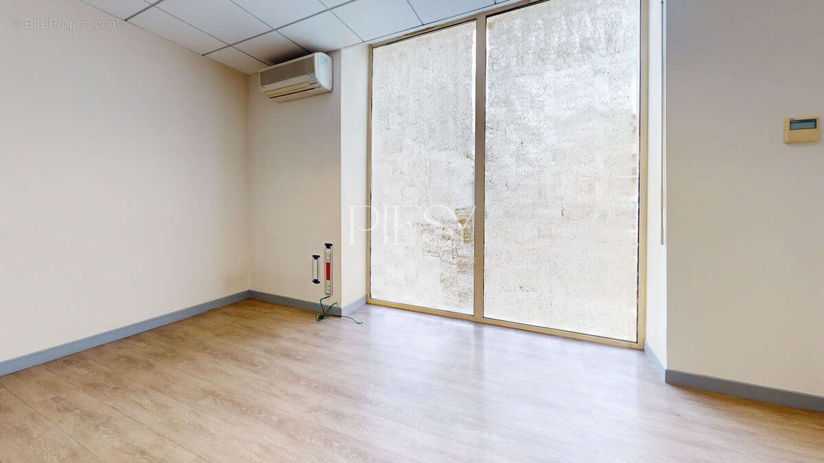 Commerce à VALLEIRY