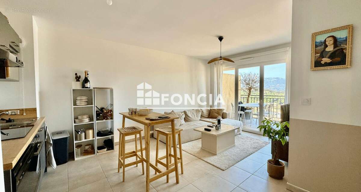 Appartement t3 residence recente et securisee - secteur calme proche centre ville - cogolin - photo 3