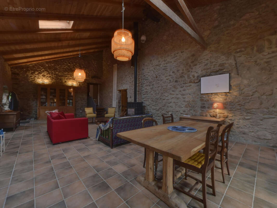 Maison à SAINT-FORTUNAT-SUR-EYRIEUX