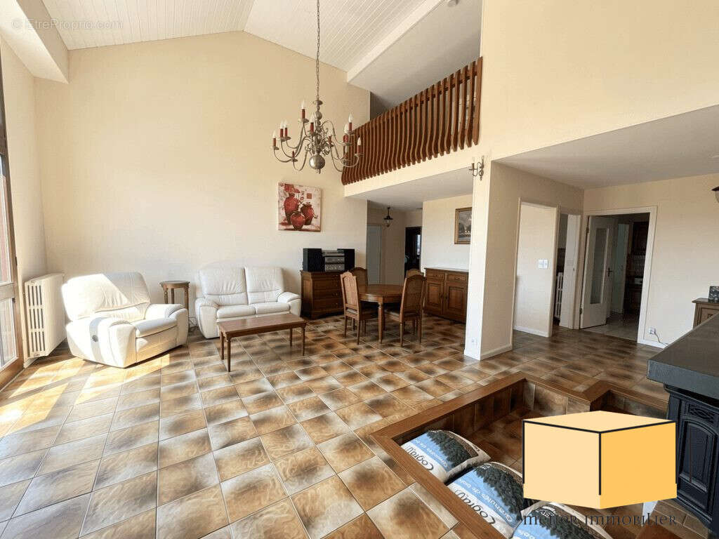 Maison à CHAZEY-BONS