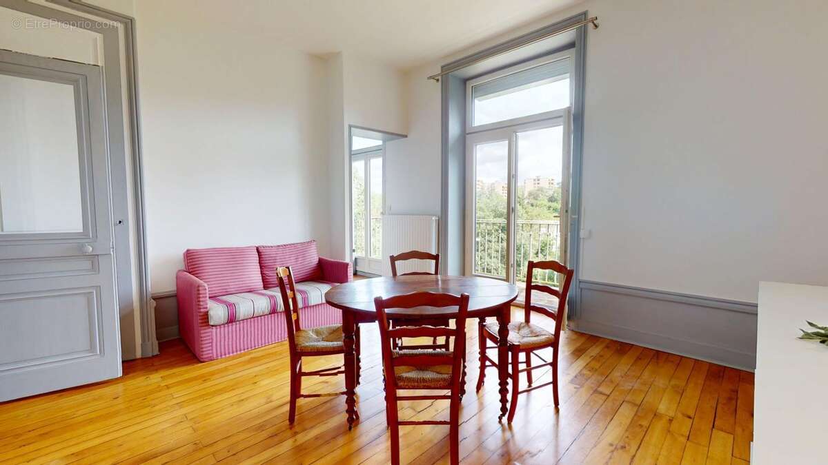 Appartement à TASSIN-LA-DEMI-LUNE