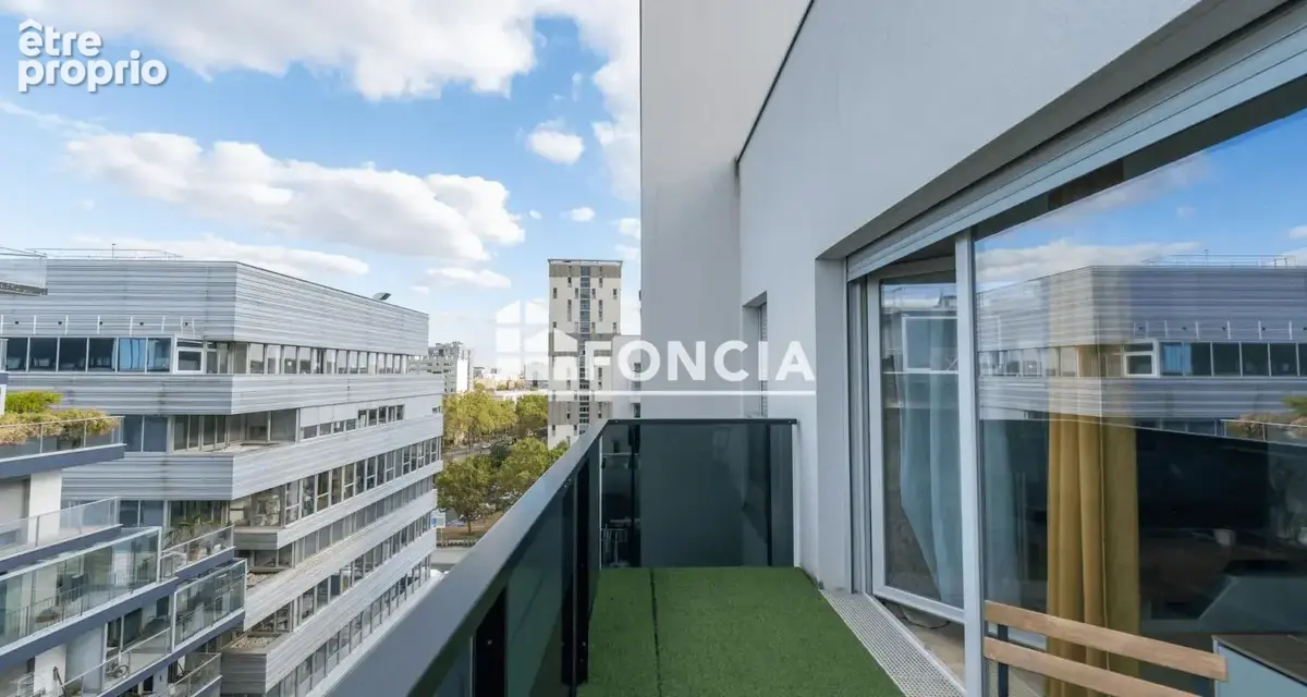 Appartement en étage élevé au pied du métro ! - photo 8