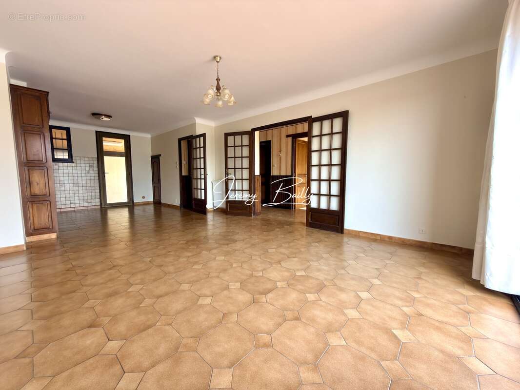 Maison à SAINT-ESTEVE