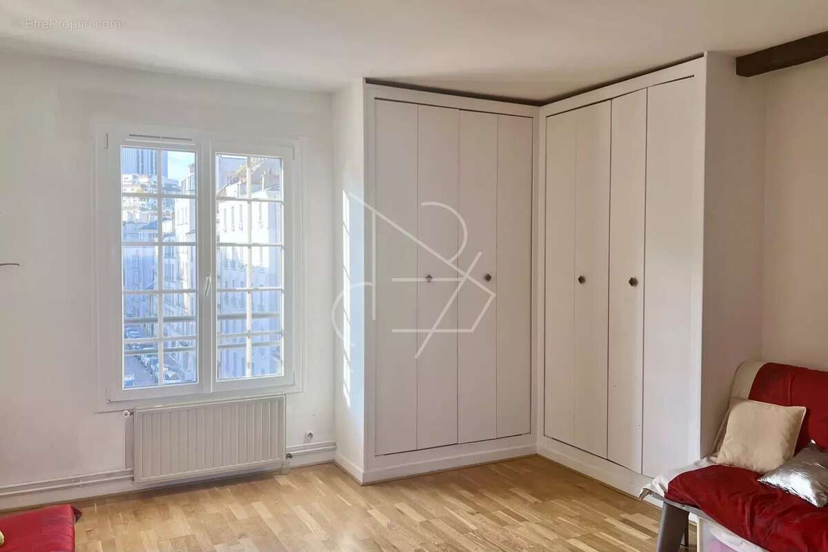 Appartement à PARIS-14E