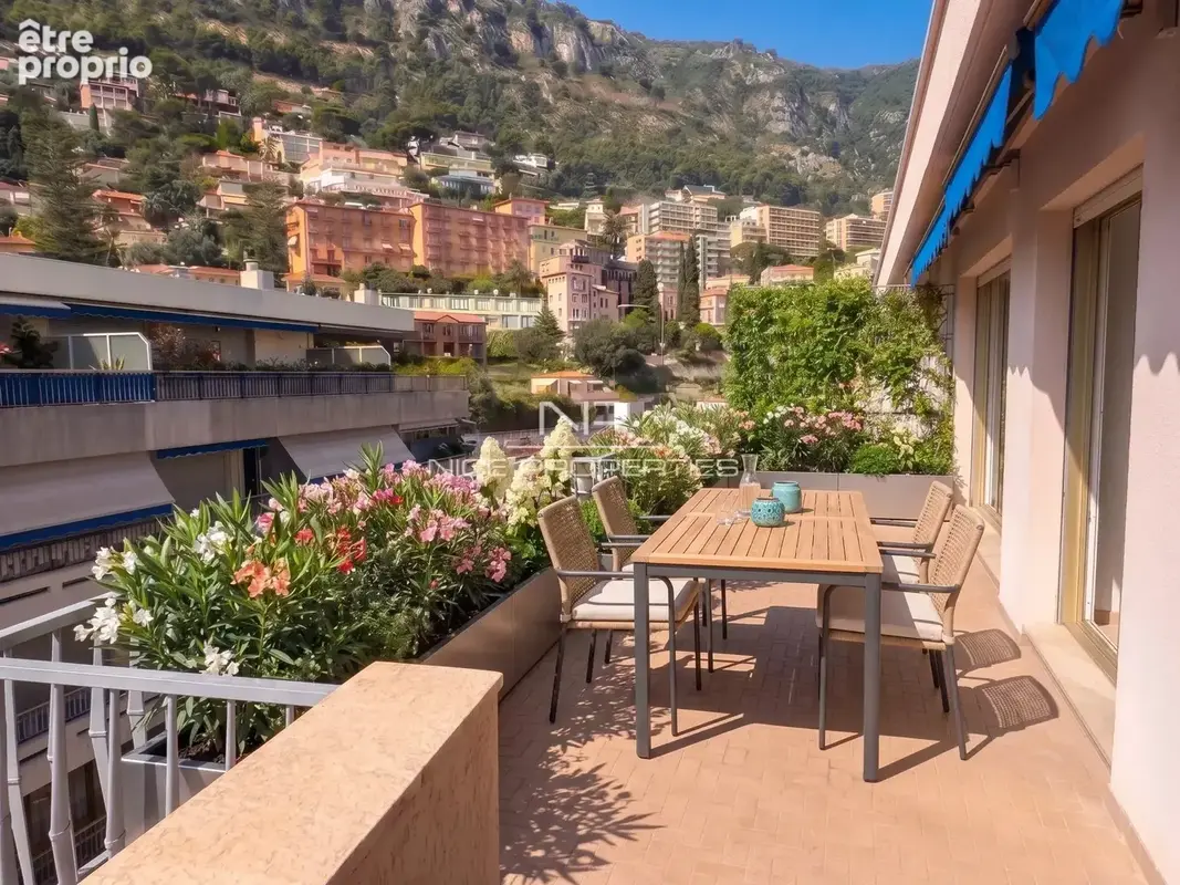 Élégant trois pièces en dernier étage, avec vue mer et deux terrasses - photo 13