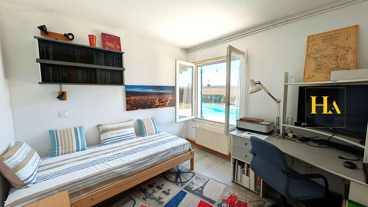 Maison à CHARMES-SUR-L&#039;HERBASSE