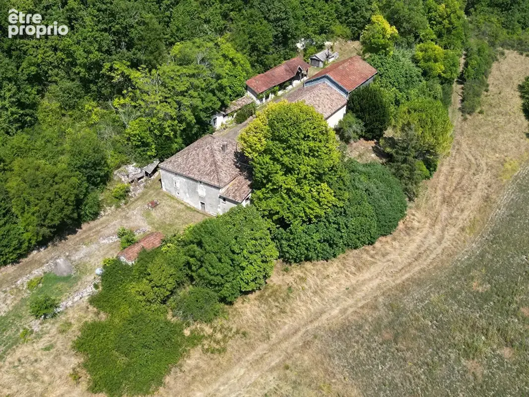 Corps de ferme avec 23 hectares et grange de 200 m² - photo 14