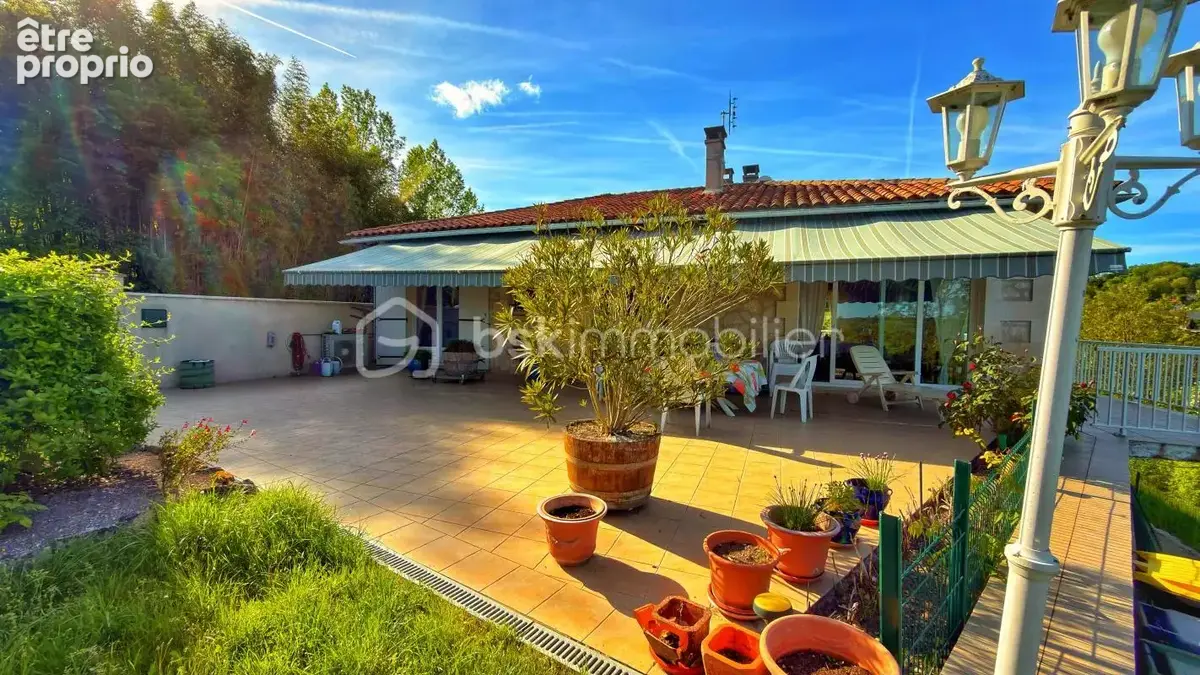 Aubeterre-sur-Dronne - Maison rénovée 148 m², vue panoramique et piscine - photo 6