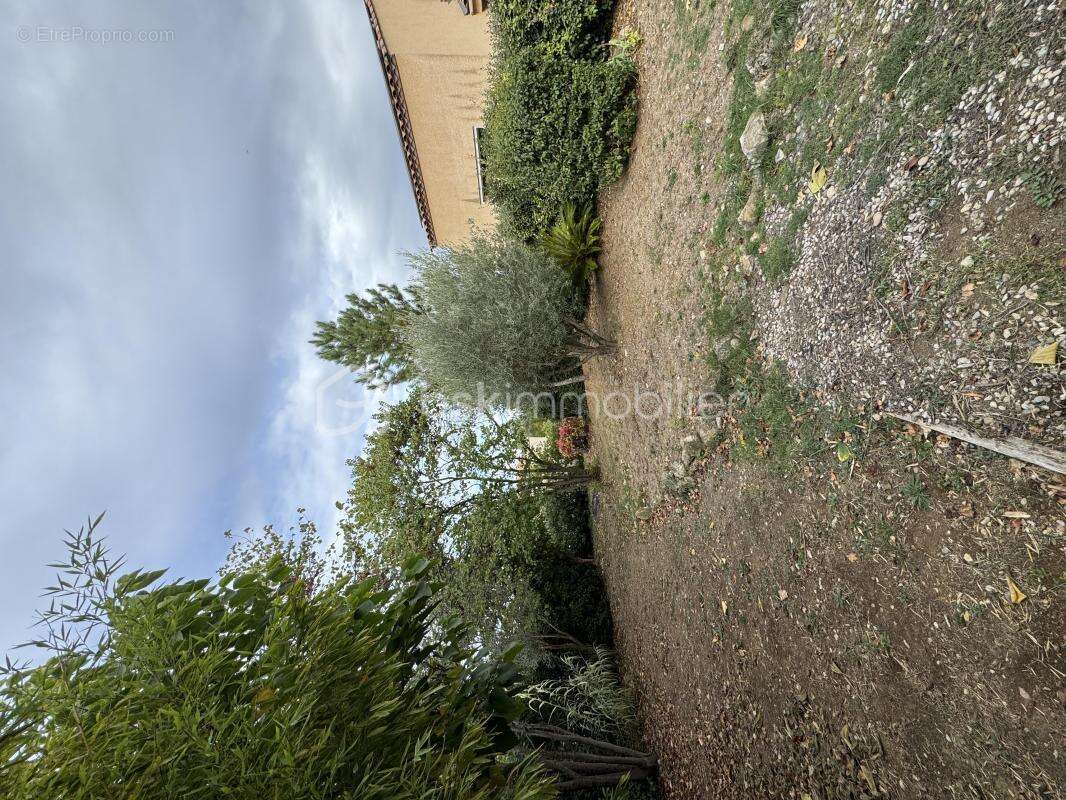 Maison à SAINT-SERIES