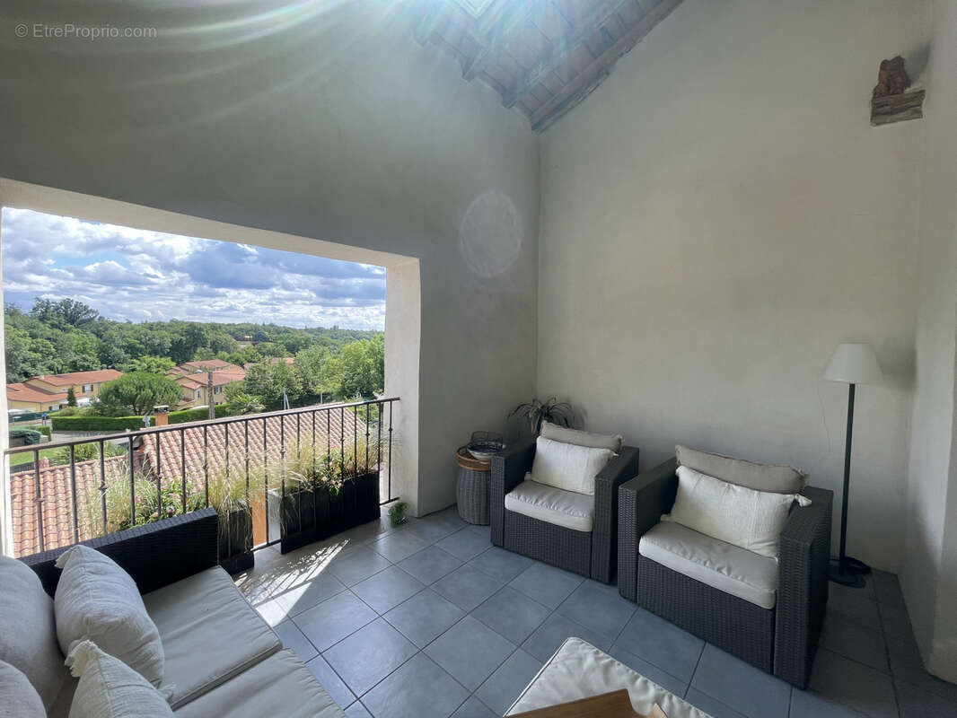 Appartement à SAINT-GENIS-LES-OLLIERES